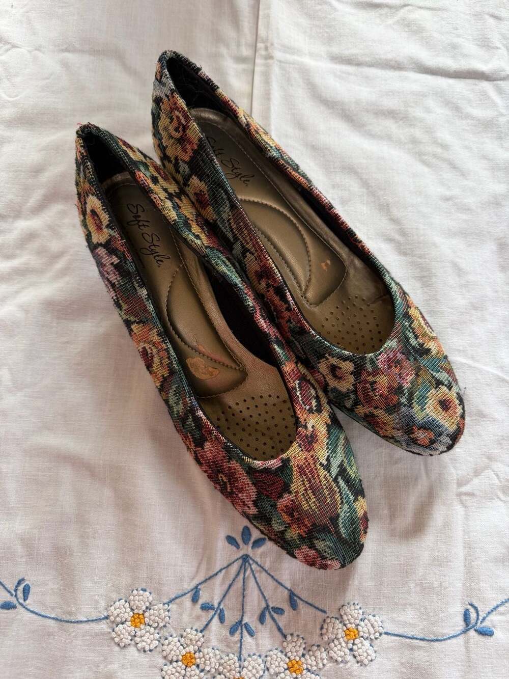 Vintage Soft Style by Hush Puppies Floral Tapestry Brocade Low Heel Pump